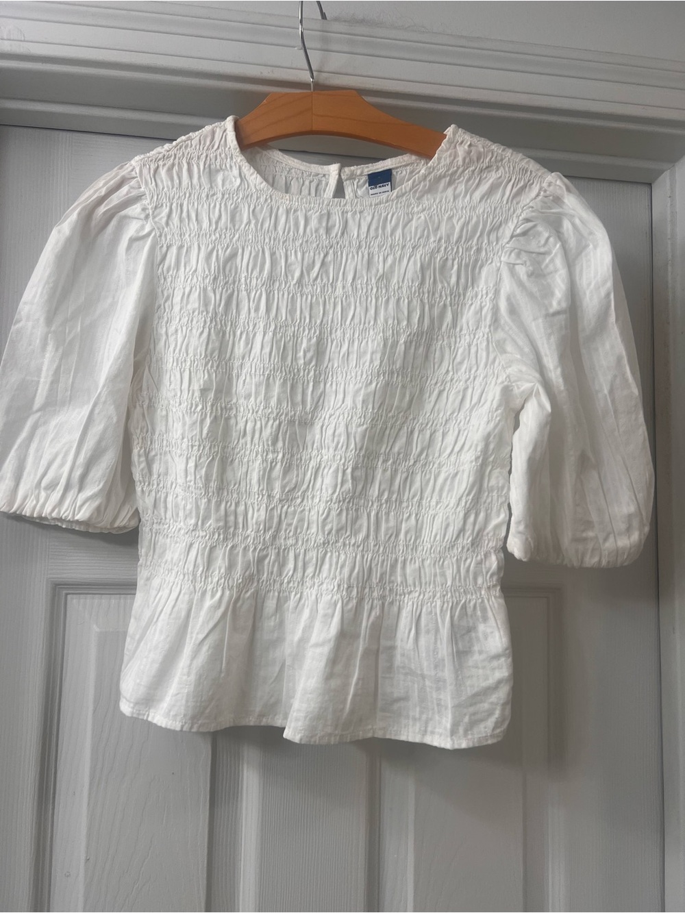 Old Navy White Smocked Cotton Tank Sz Small 
Casual/ Workday